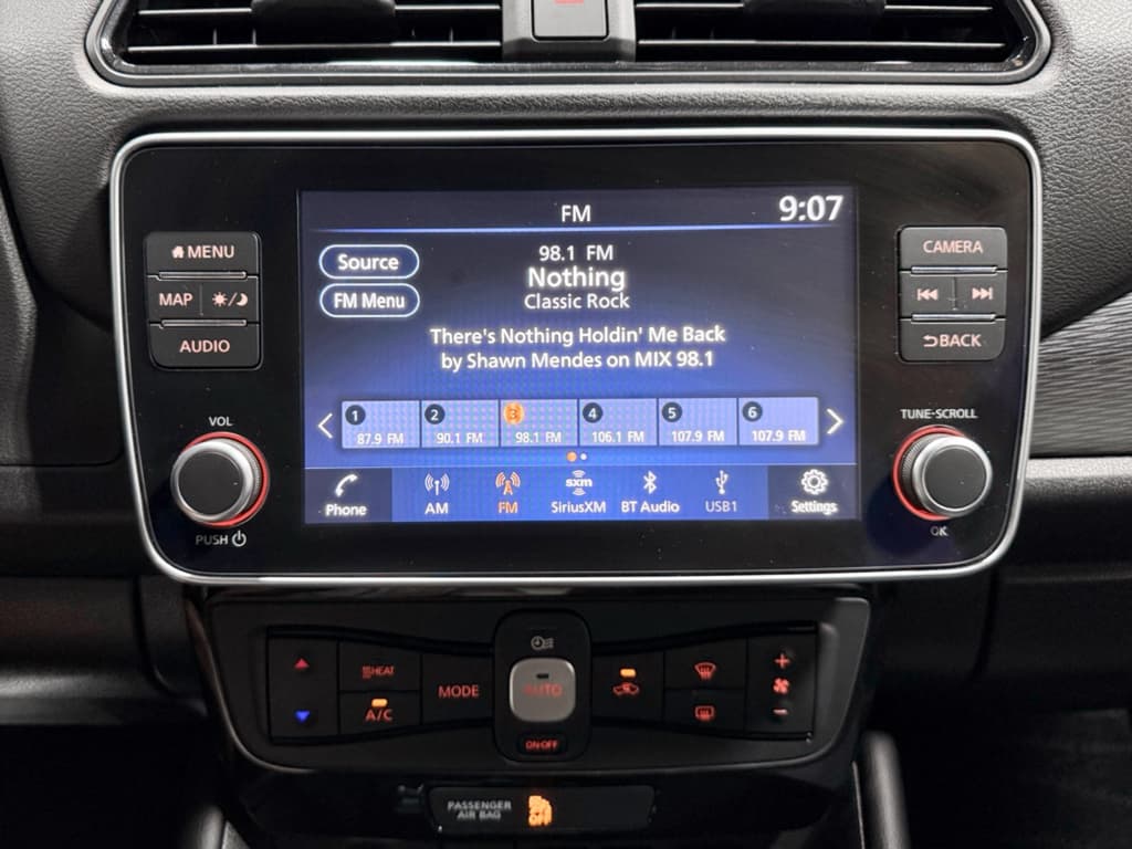 2024 Nissan LEAF view 13