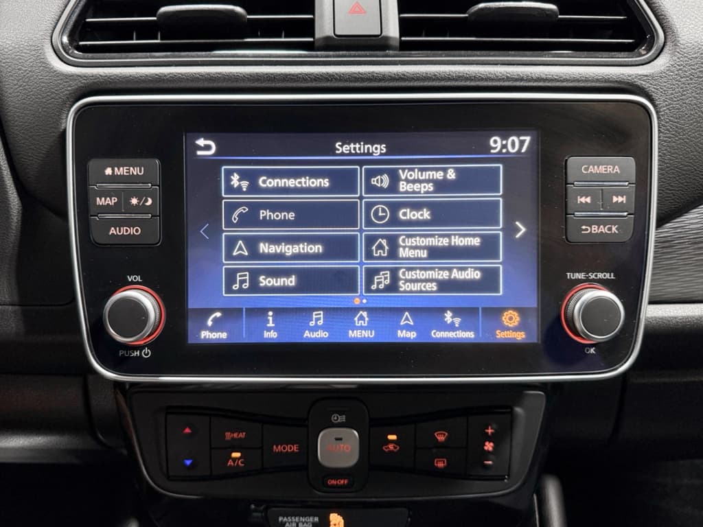 2024 Nissan LEAF view 12