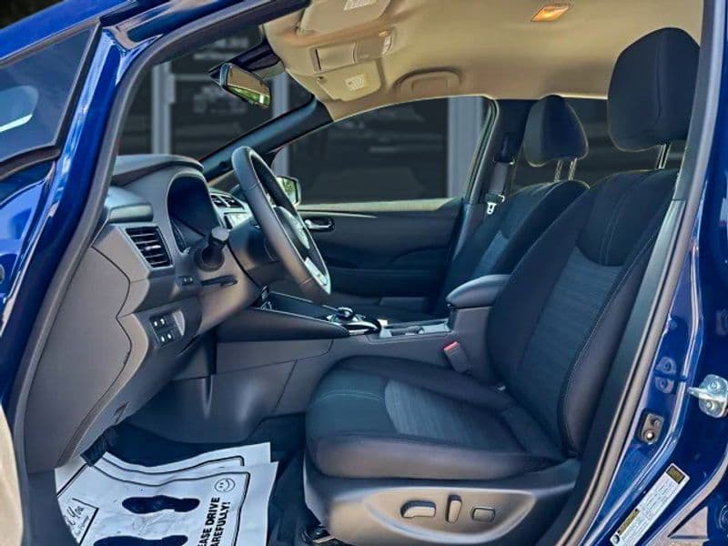 2024 Nissan LEAF view 7