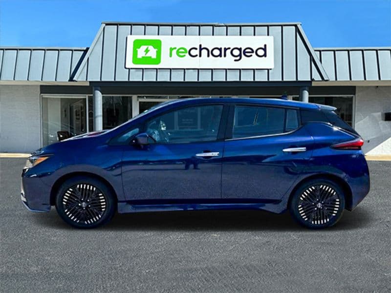 2024 Nissan LEAF view 4