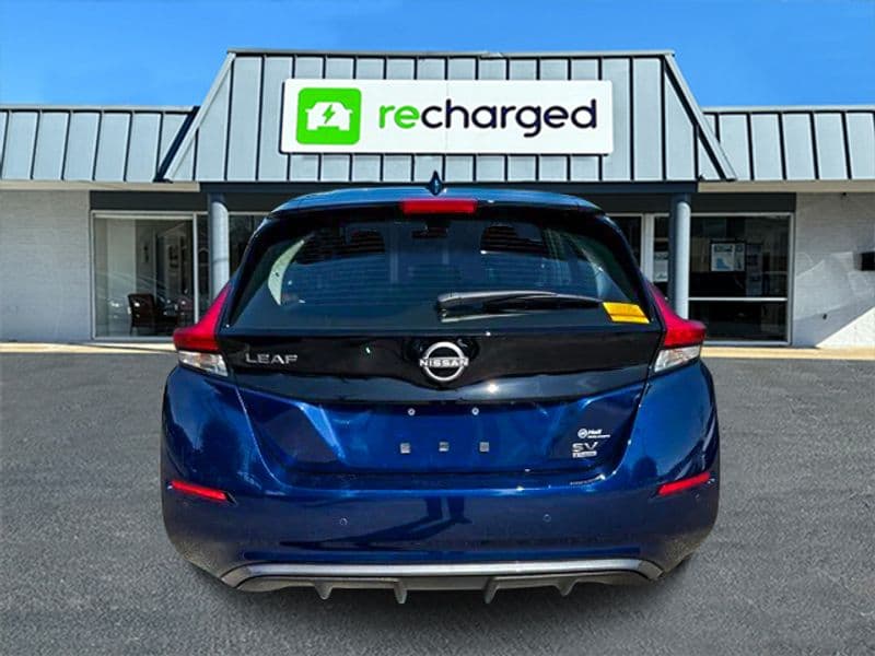 2024 Nissan LEAF view 3
