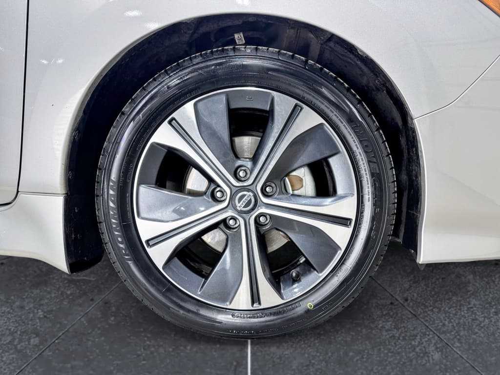 2021 Nissan LEAF view 31