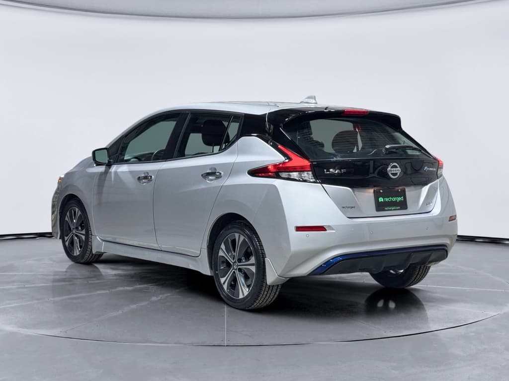 2021 Nissan LEAF view 2