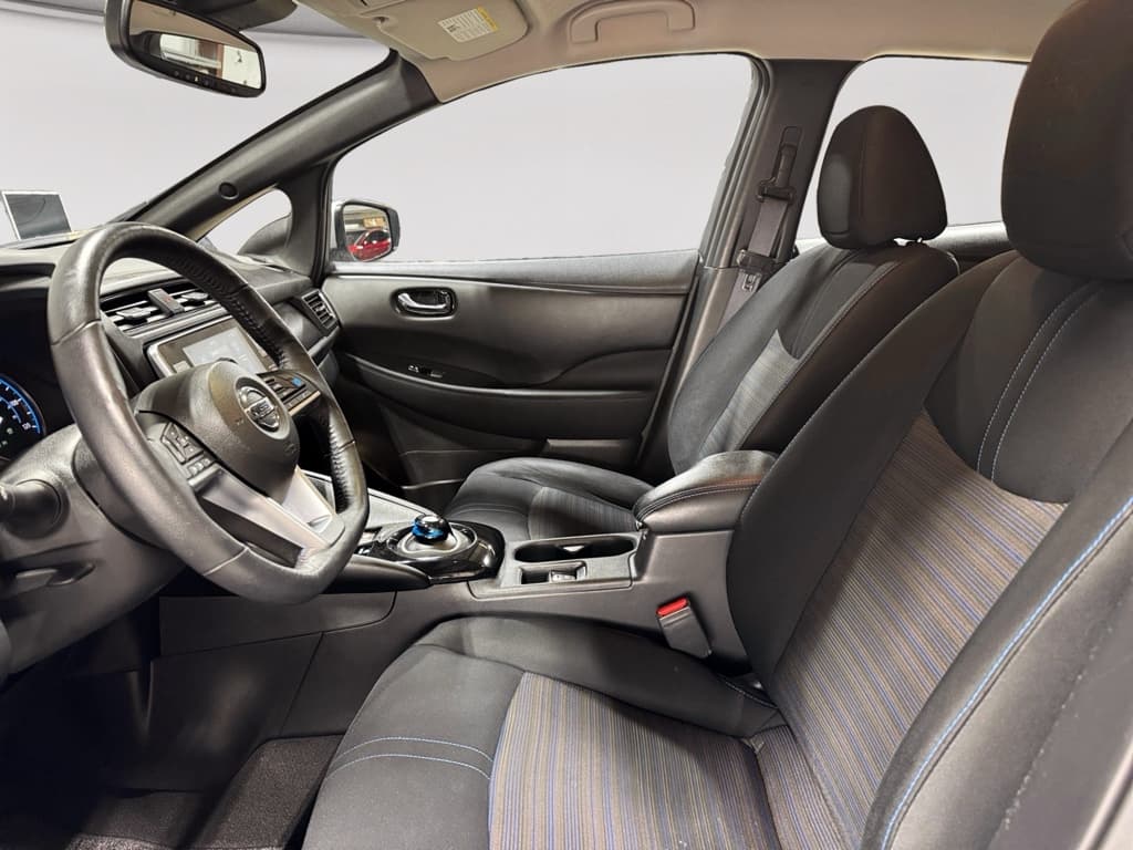 2021 Nissan LEAF view 17