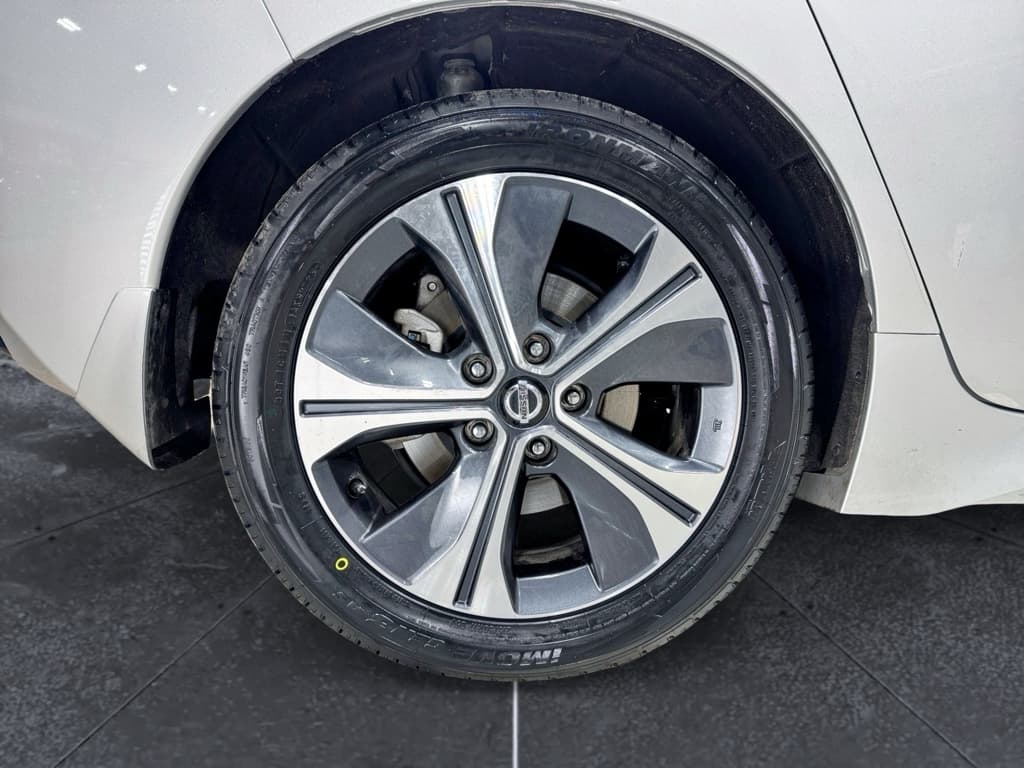 2021 Nissan LEAF view 33