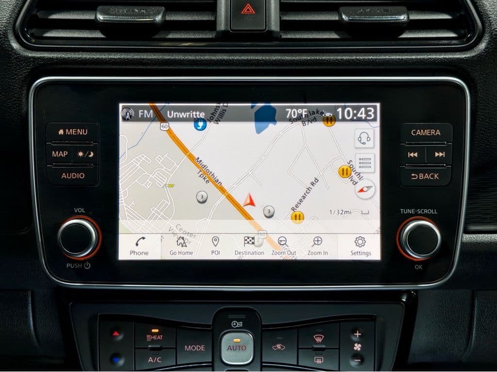 2021 Nissan LEAF view 12