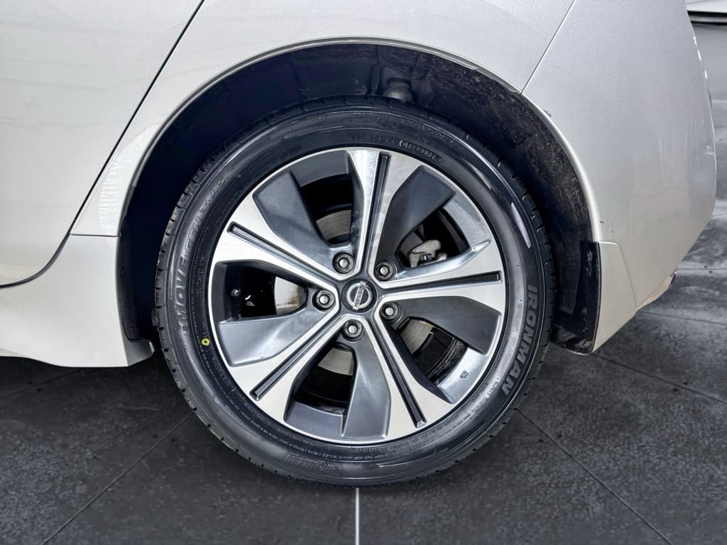 2021 Nissan LEAF view 35