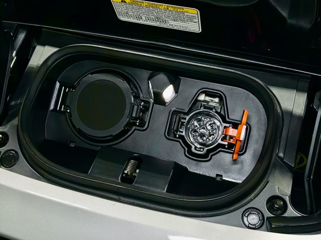 2021 Nissan LEAF view 5