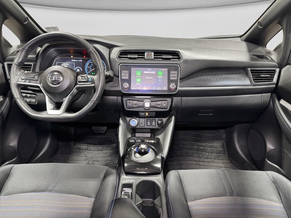 2021 Nissan LEAF view 16