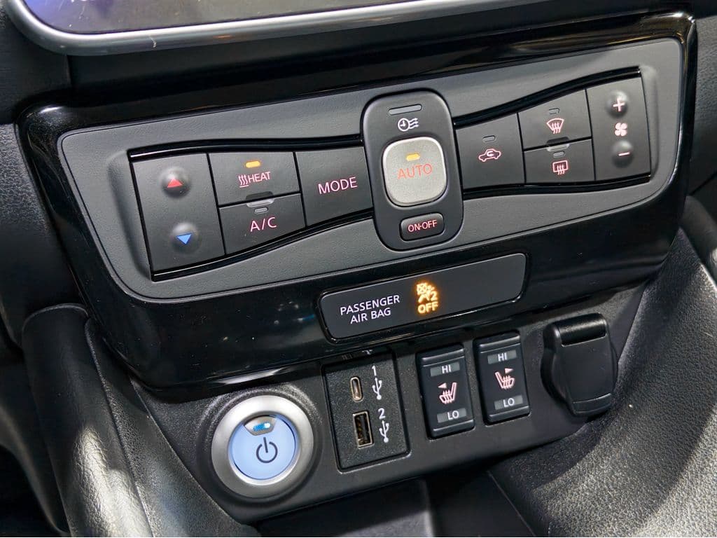 2021 Nissan LEAF view 15