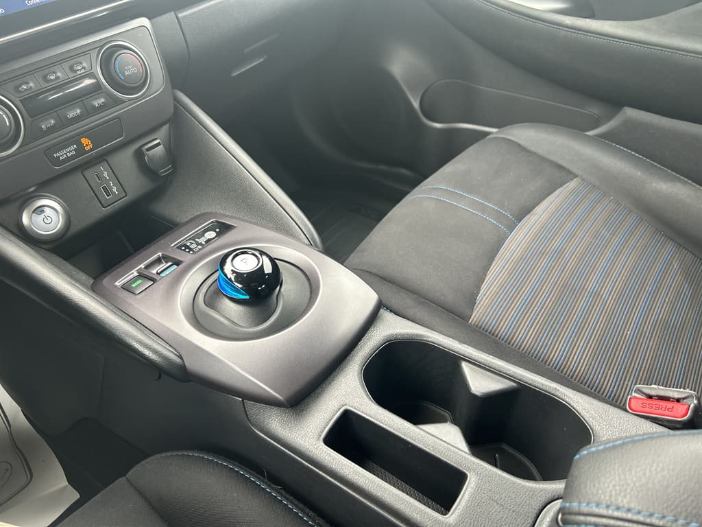 2022 Nissan LEAF view 14