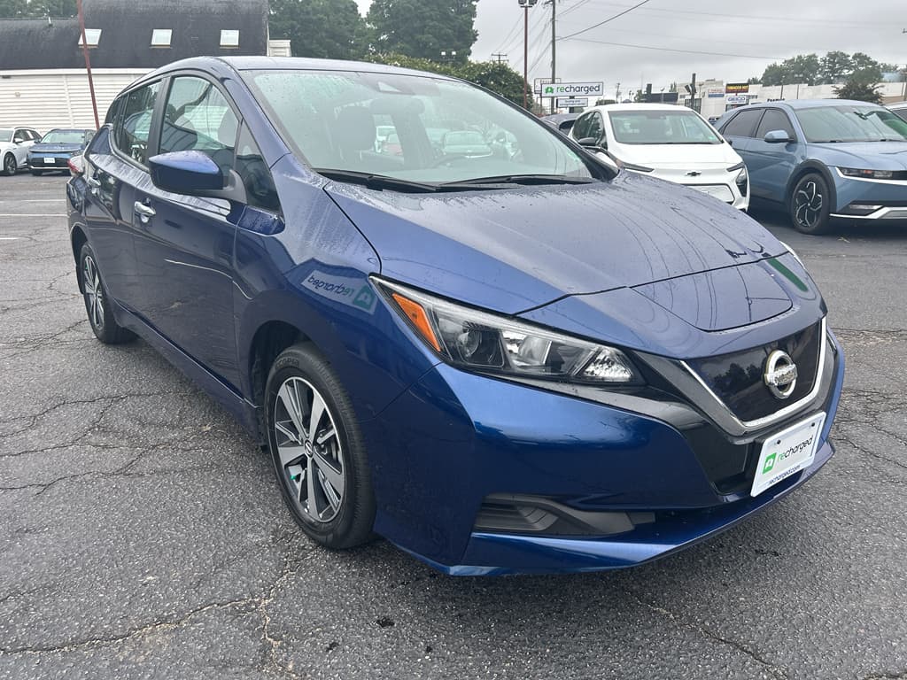 2022 Nissan LEAF view 4