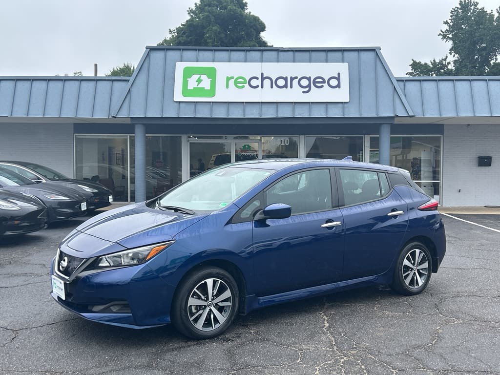 2022 Nissan LEAF view 1