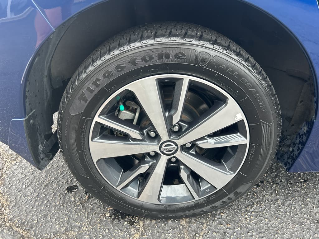 2022 Nissan LEAF view 21