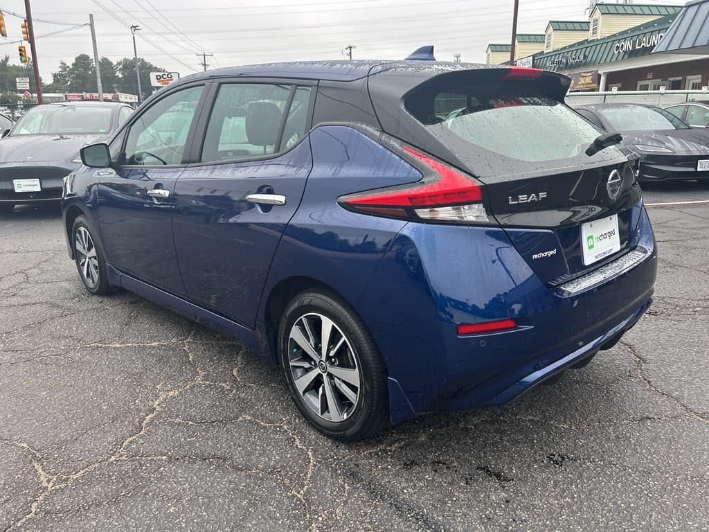 2022 Nissan LEAF view 2