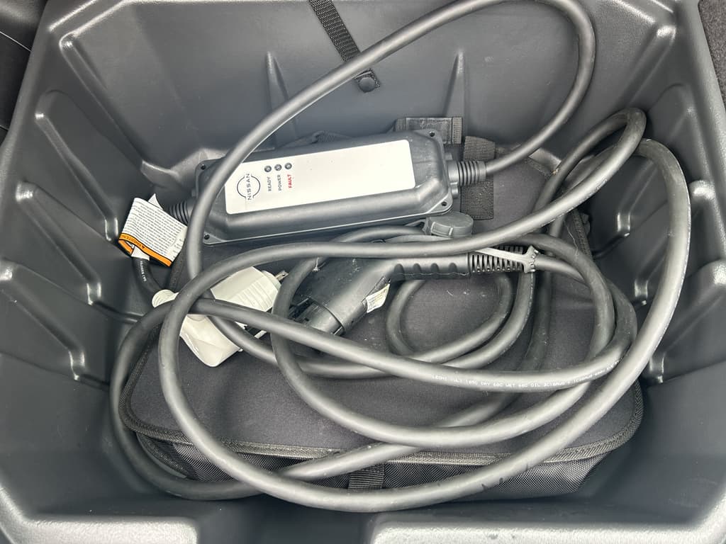 2022 Nissan LEAF view 6