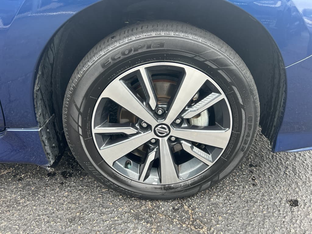 2022 Nissan LEAF view 23
