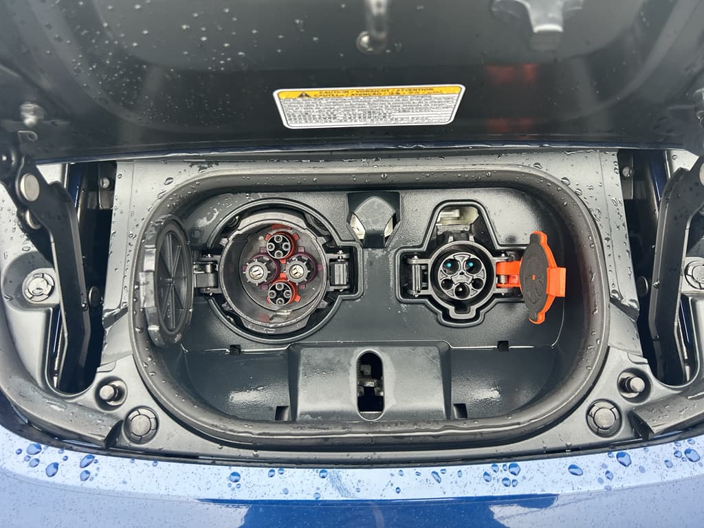 2022 Nissan LEAF view 5
