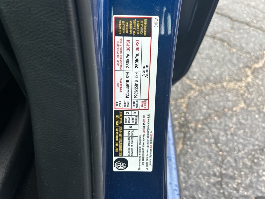 2022 Nissan LEAF view 19