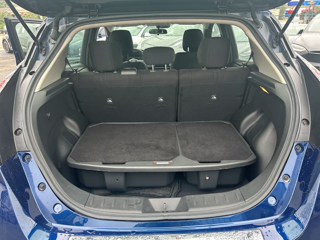 2022 Nissan LEAF view 18