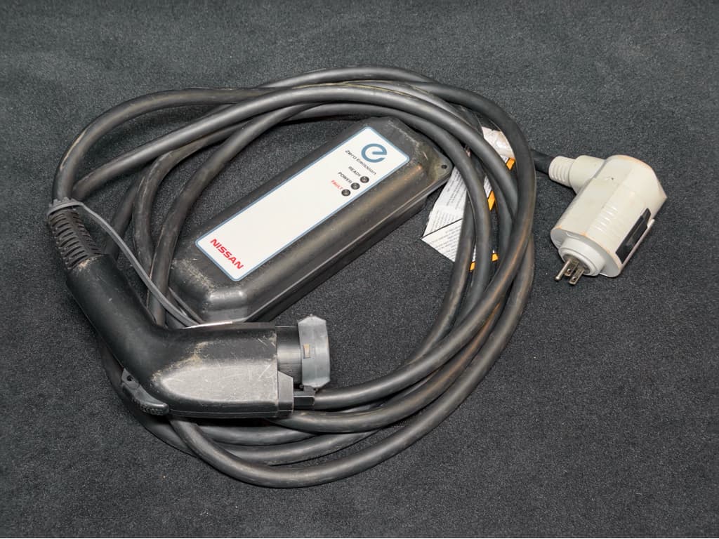 2021 Nissan LEAF view 6
