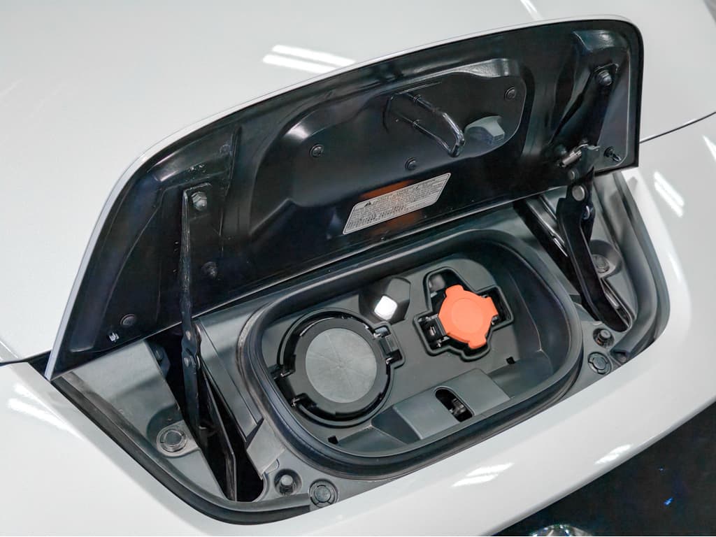 2021 Nissan LEAF view 5