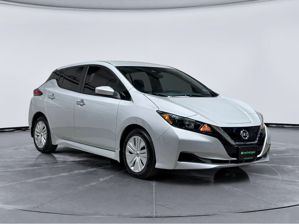 2021 Nissan LEAF view 4