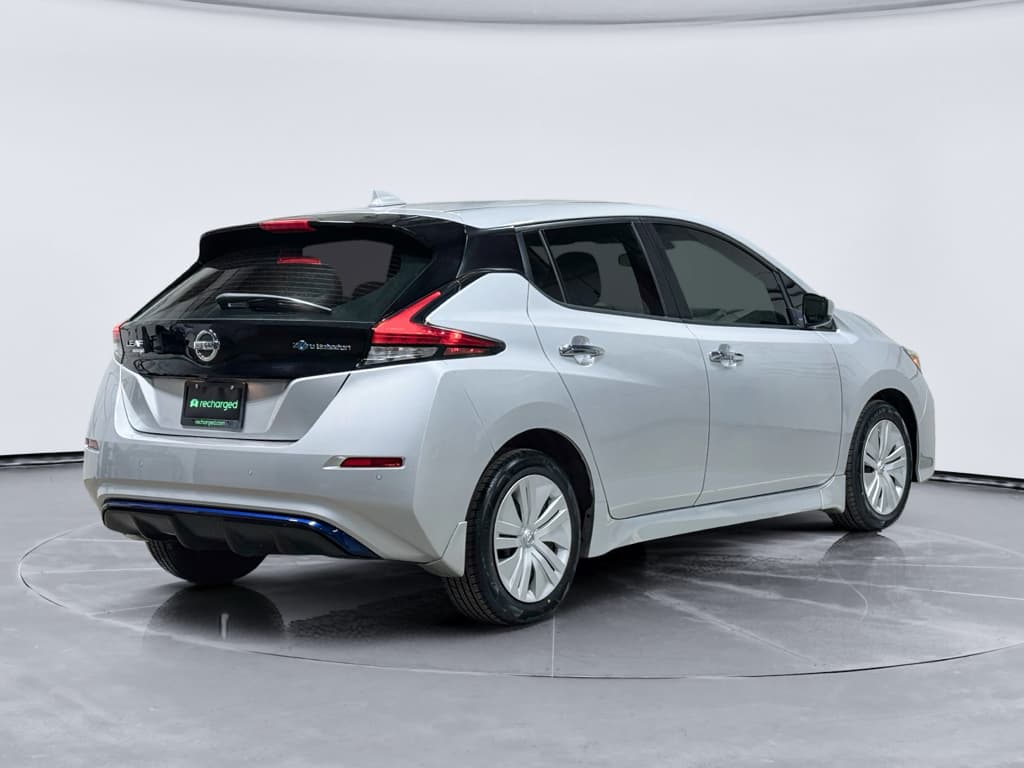 2021 Nissan LEAF view 3