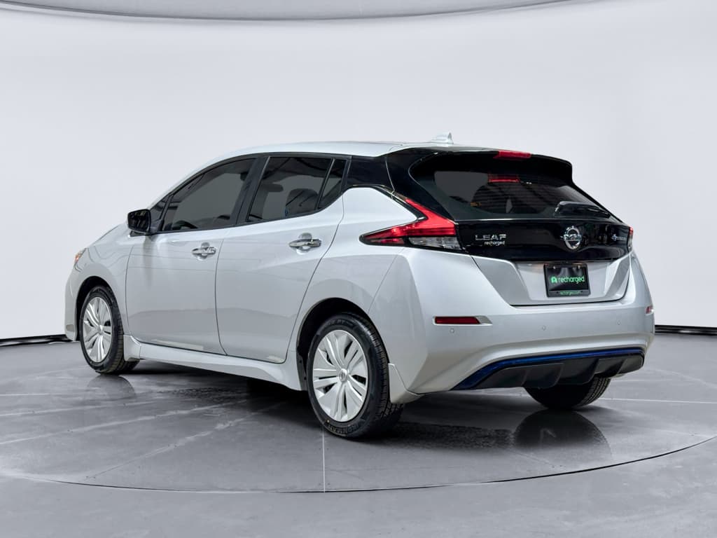 2021 Nissan LEAF view 2