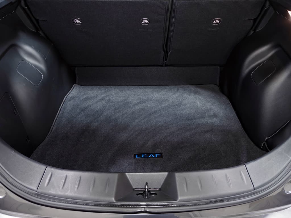 2024 Nissan LEAF view 25