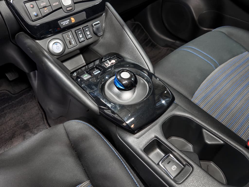 2024 Nissan LEAF view 18