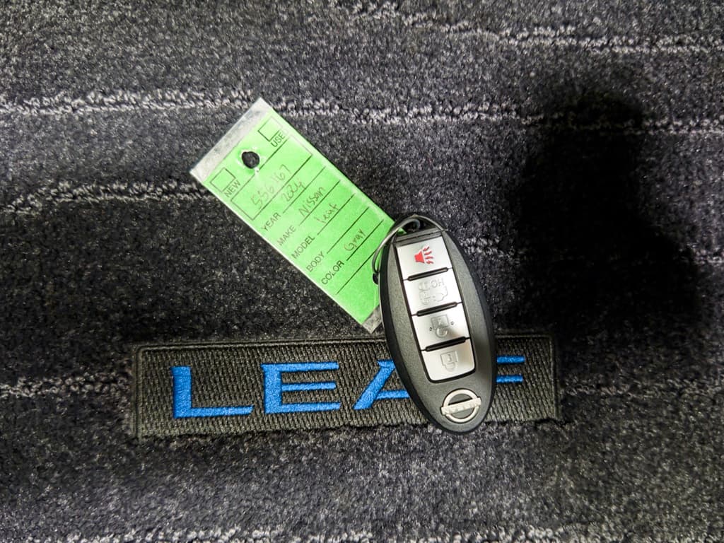 2024 Nissan LEAF view 22