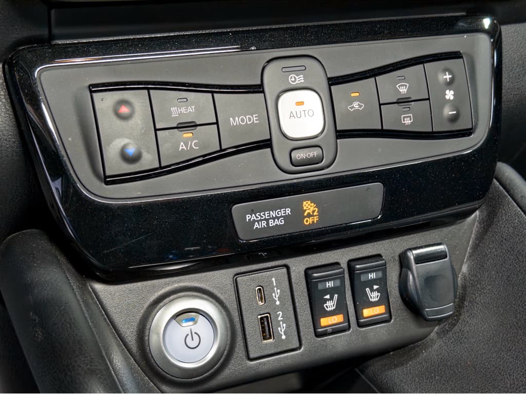 2024 Nissan LEAF view 14