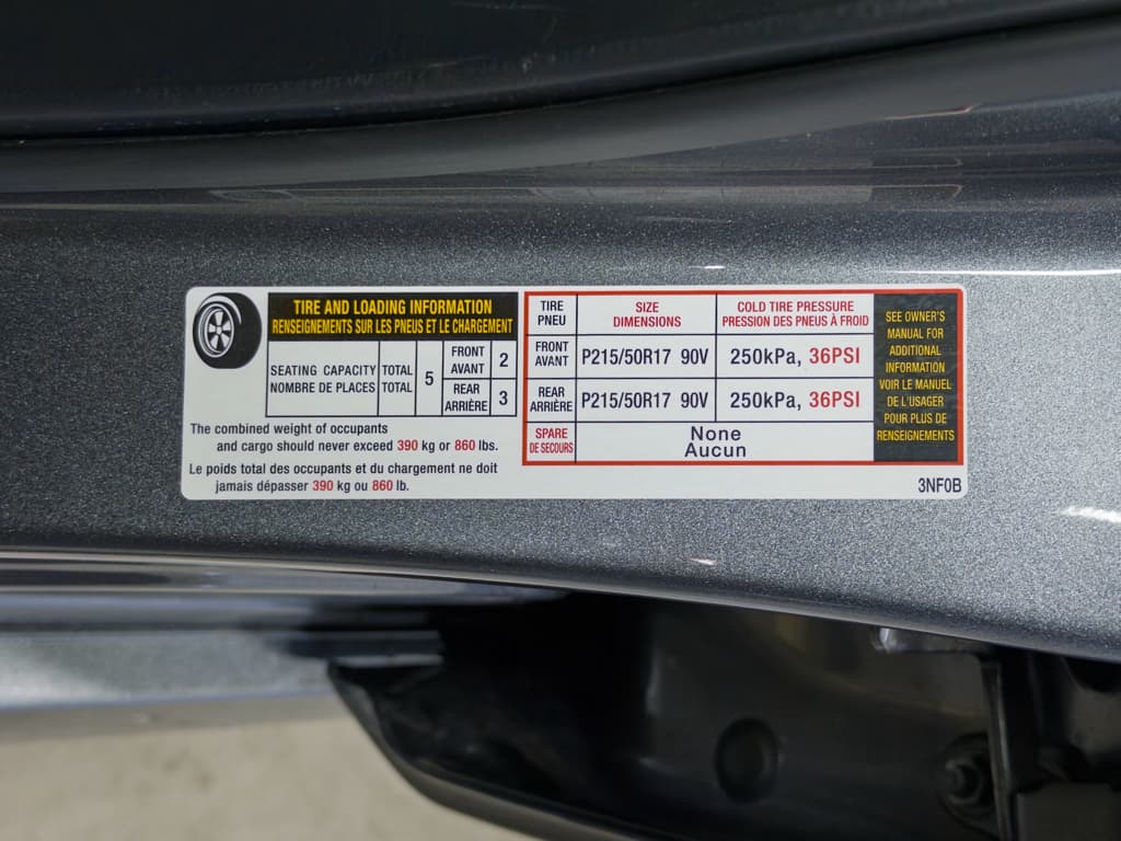 2024 Nissan LEAF view 27