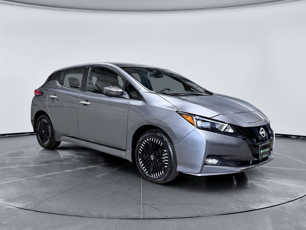 2024 Nissan LEAF view 4
