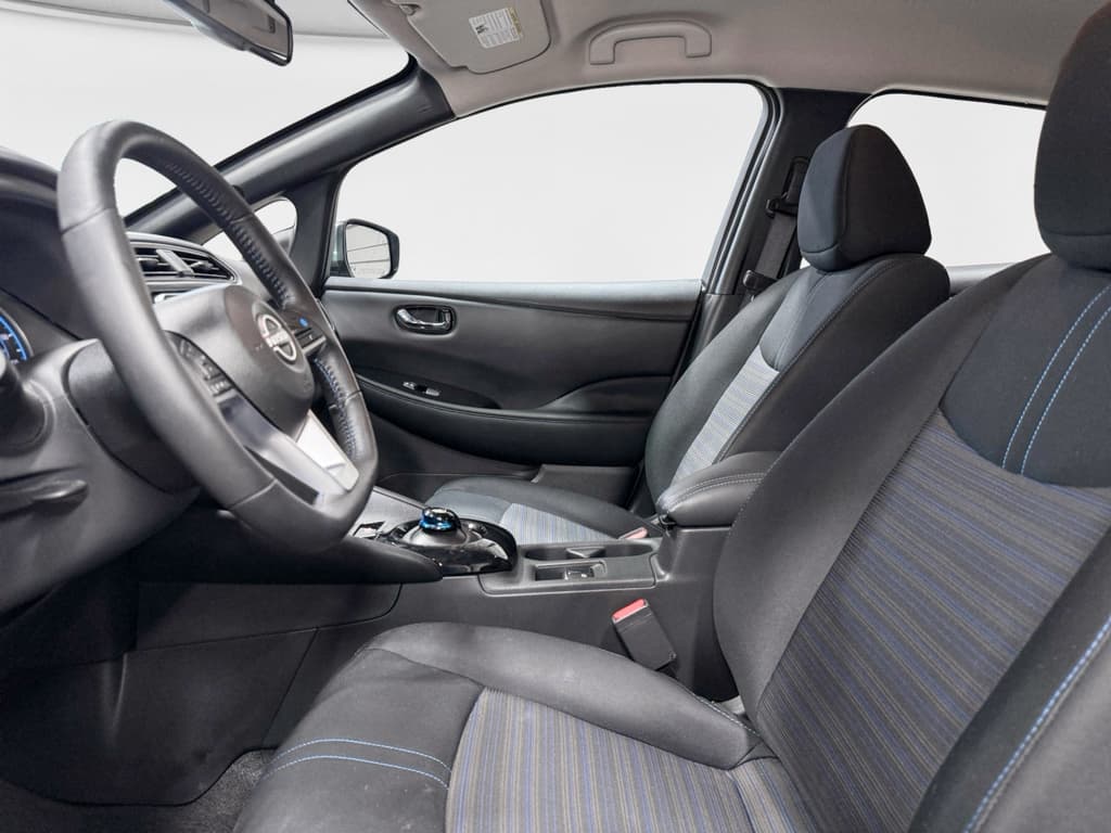 2024 Nissan LEAF view 16