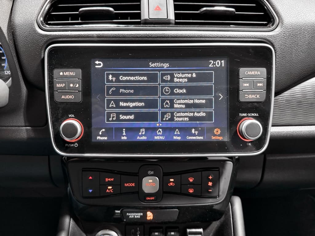 2024 Nissan LEAF view 12