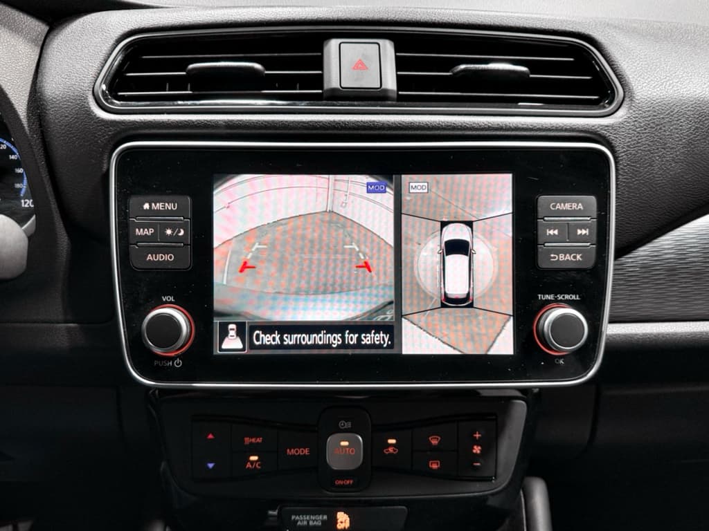 2024 Nissan LEAF view 13