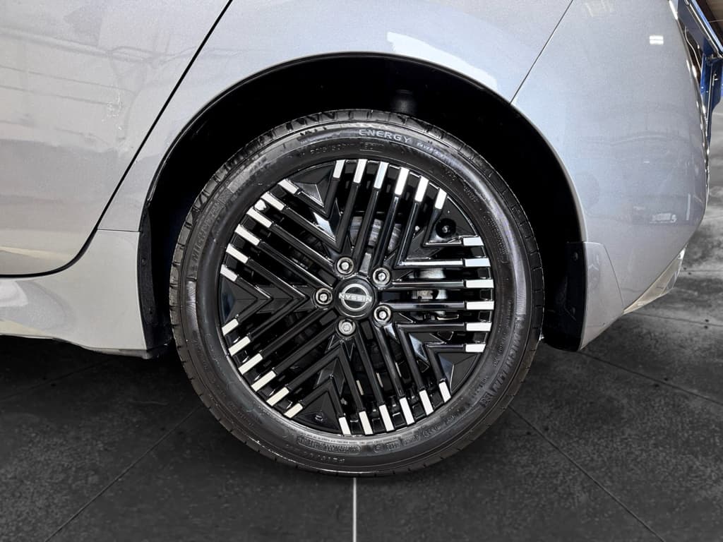 2024 Nissan LEAF view 30