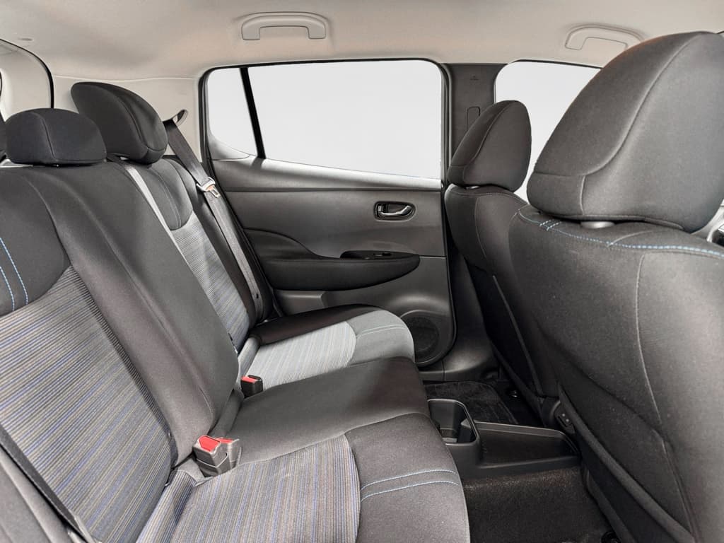 2024 Nissan LEAF view 21