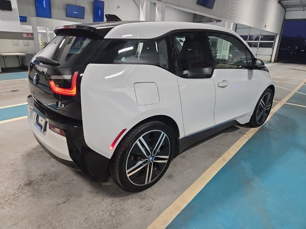 2016 BMW i3 view 3
