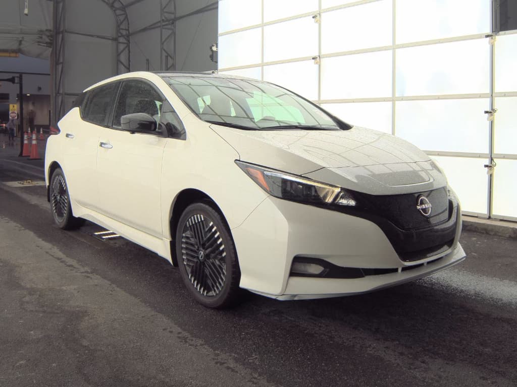 2023 Nissan LEAF view 2