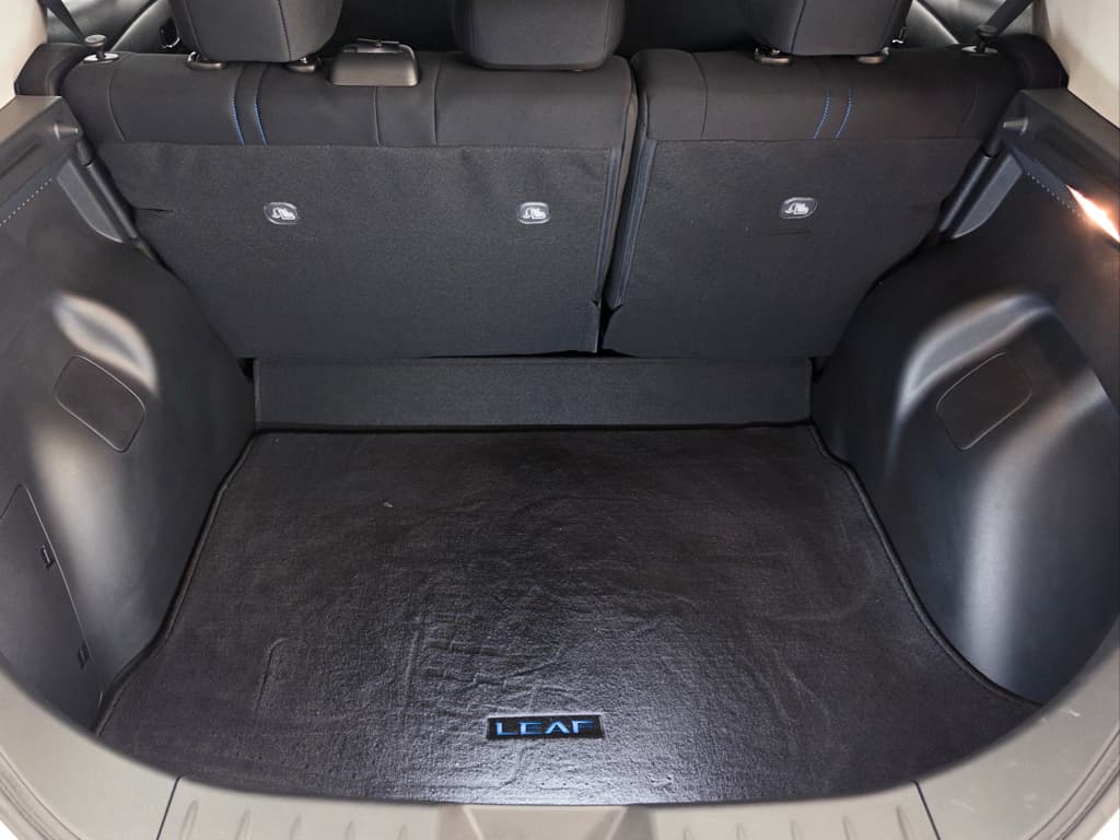 2023 Nissan LEAF view 26