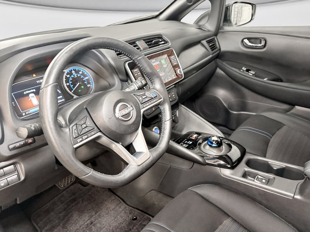 2023 Nissan LEAF view 18