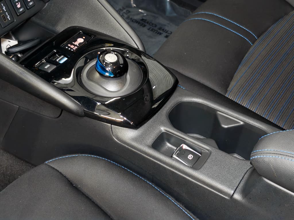 2023 Nissan LEAF view 19