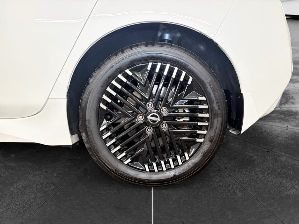 2023 Nissan LEAF view 31