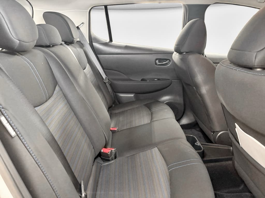 2023 Nissan LEAF view 22