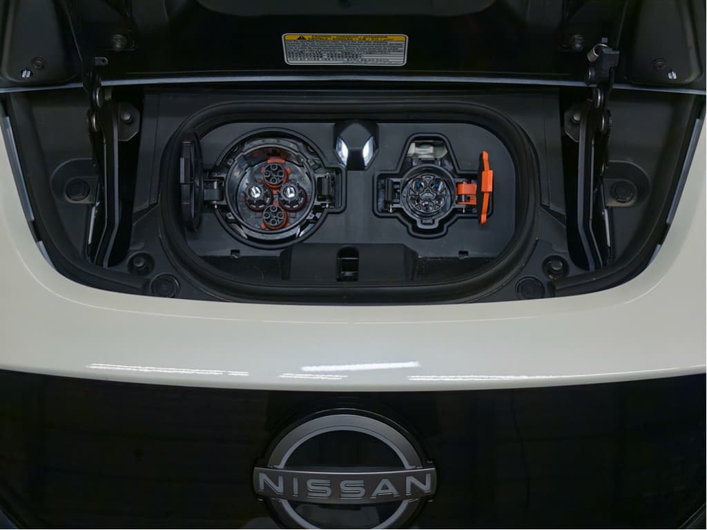 2023 Nissan LEAF view 5