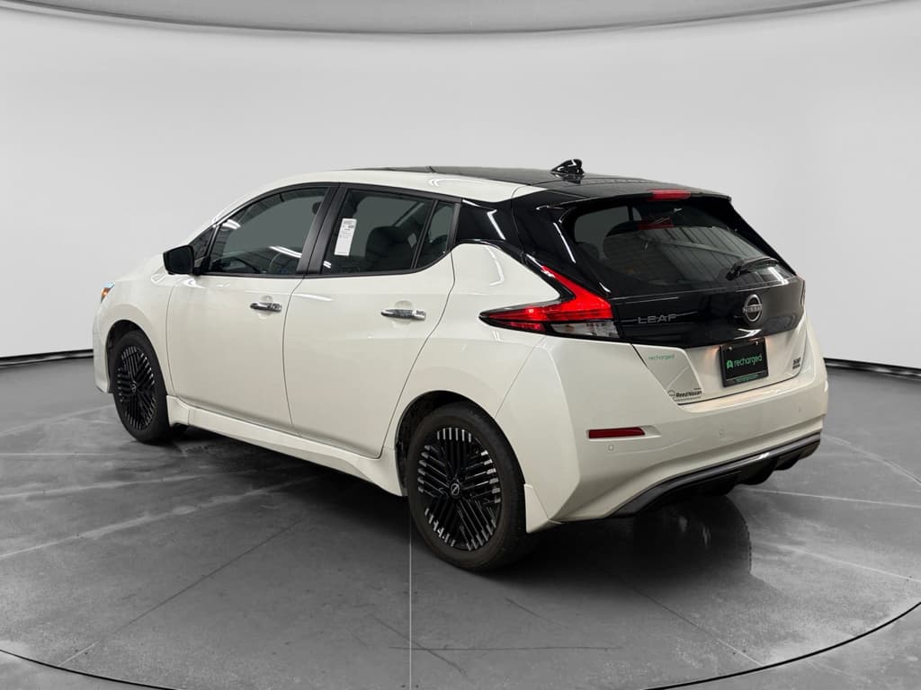 2023 Nissan LEAF view 2