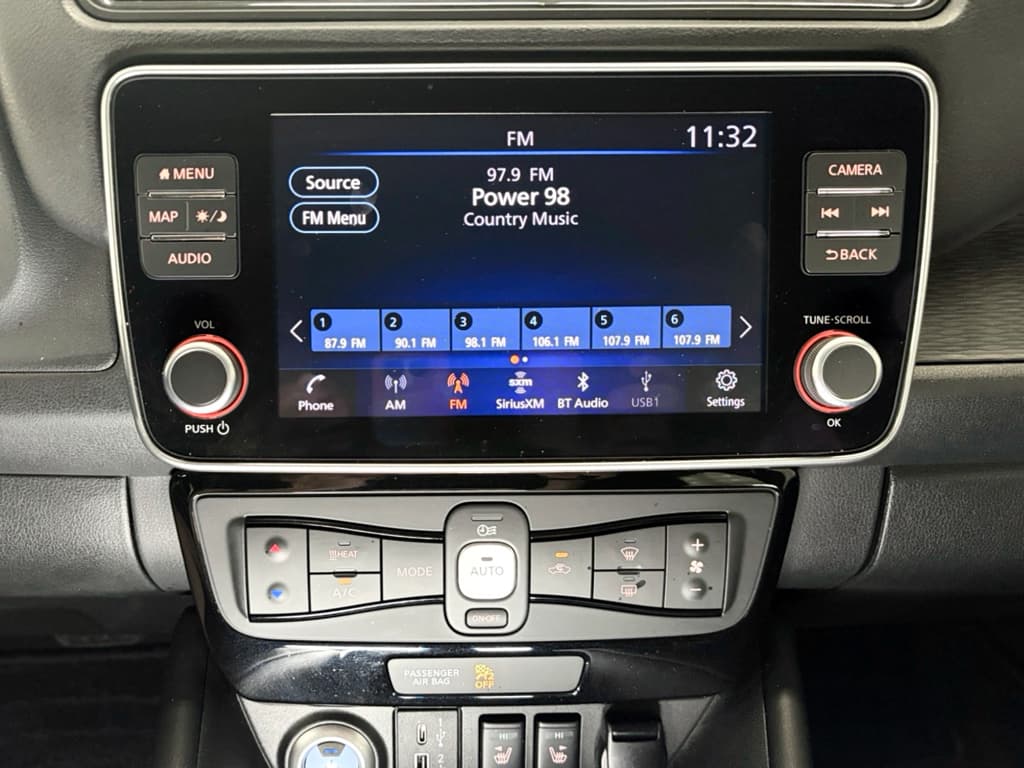 2023 Nissan LEAF view 13